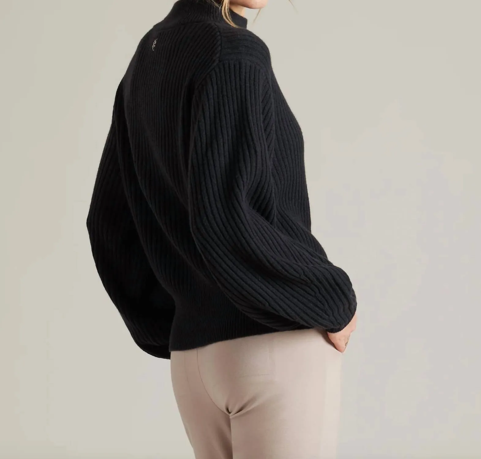 Cashmere Blend Rib Sweater In Black