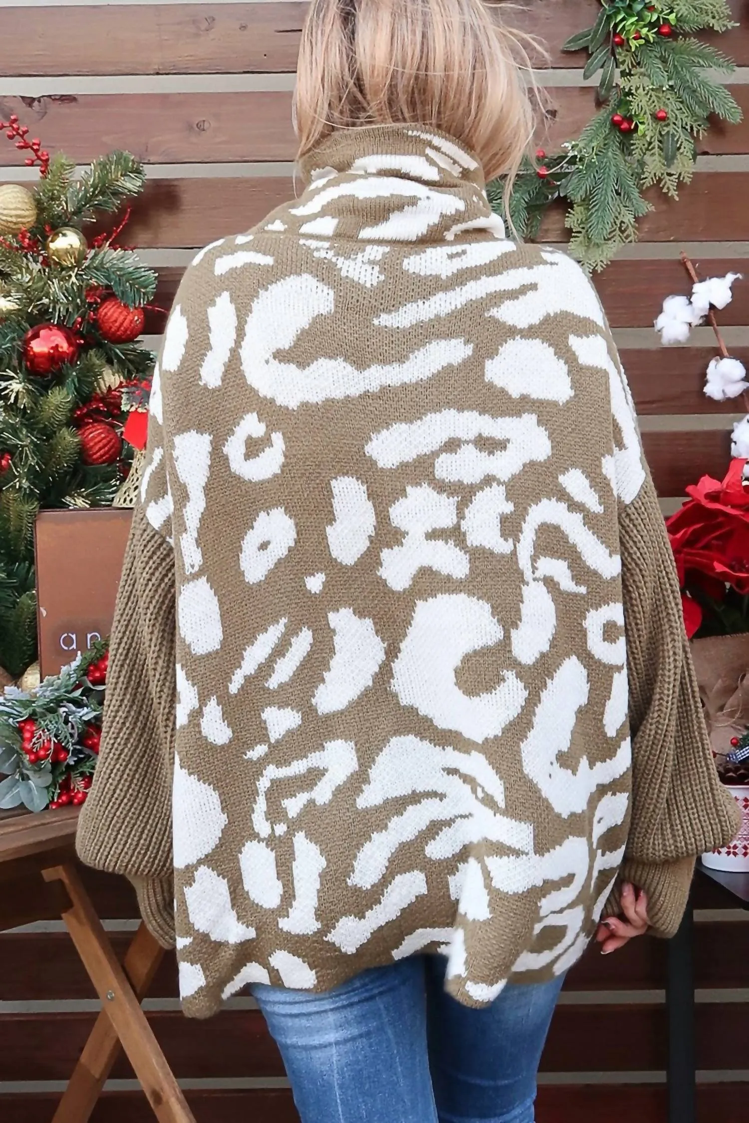 Color Block Turtle Neck Sweater In Leopard Printed