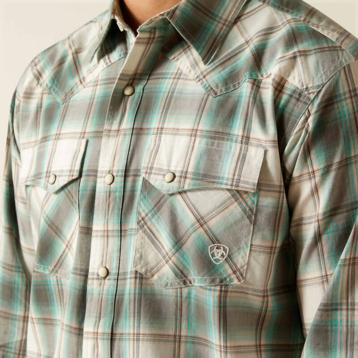 Hansai Retro Snap Long Sleeve Shirt In Egret