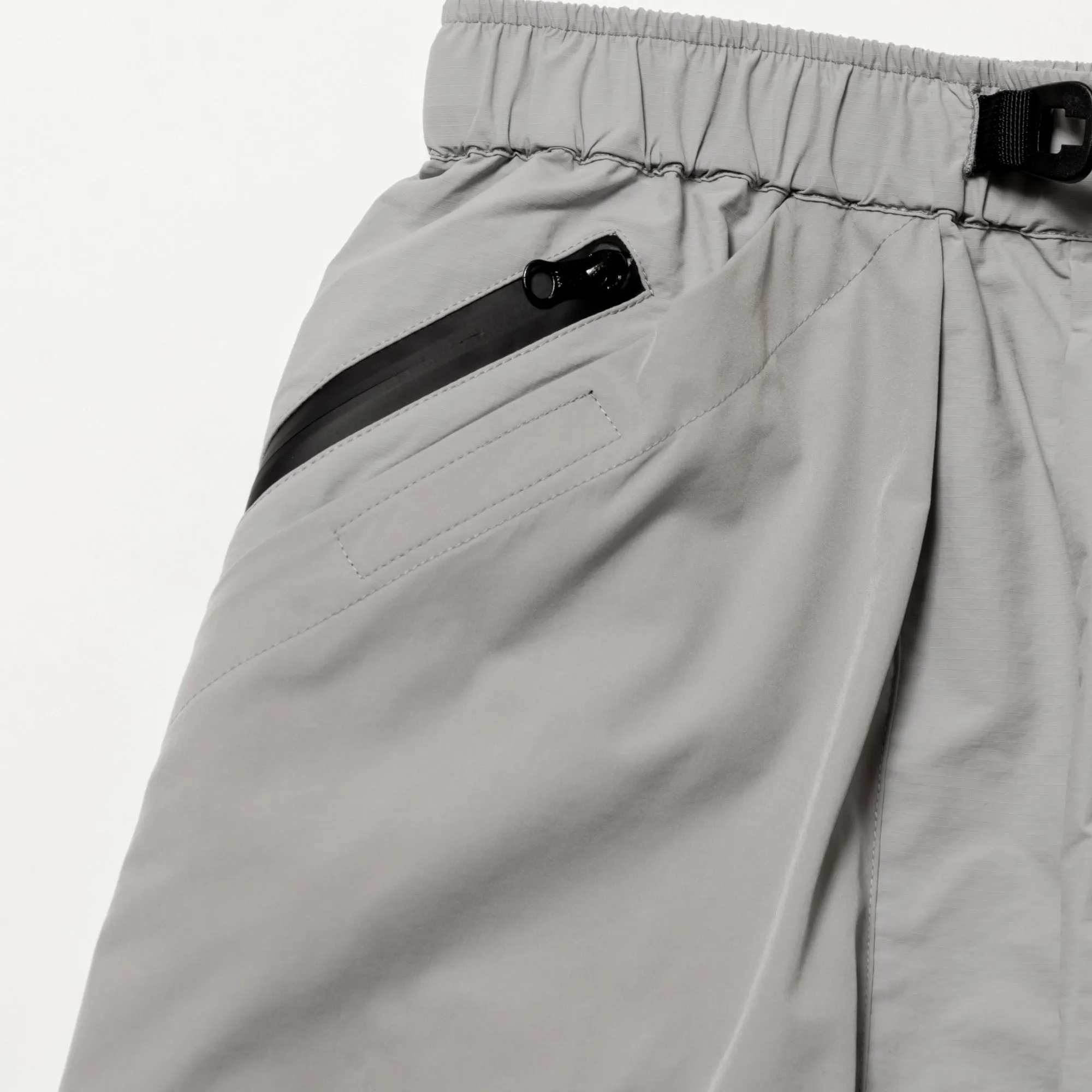 MULTIFUNCTIONAL SHORTS